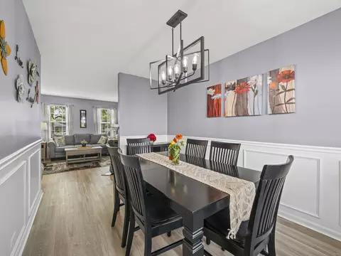 Dining - 901 Wesley Ln, Algonquin, IL 60102 photo 2 of 2