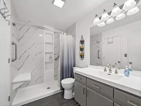 Bath - 901 Wesley Ln, Algonquin, IL 60102 photo 2 of 2
