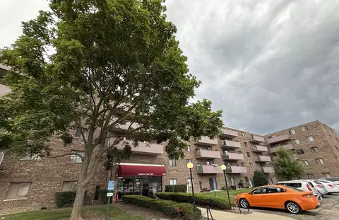 1460 Fairlane Dr #106, Schaumburg, IL 60193