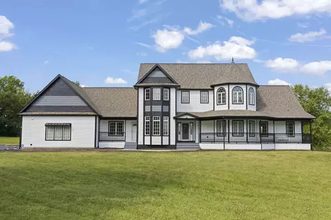 5065 E Sleepy Hollow Rd, Earlville, IL 60518