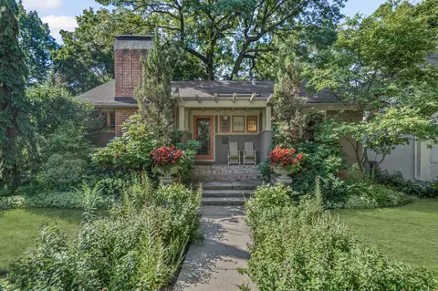 2111 W Greenleaf Ave, Chicago, IL 60645