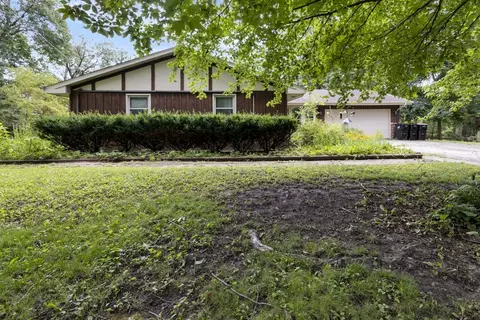 931 Ivy Oaks Dr, Caledonia, IL 61011