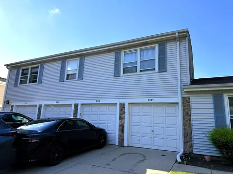 233 Harvest Ct, Vernon Hills, IL 60061