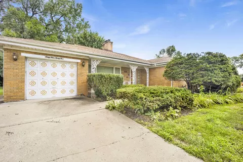 6935 N Keystone Ave, Lincolnwood, IL 60712