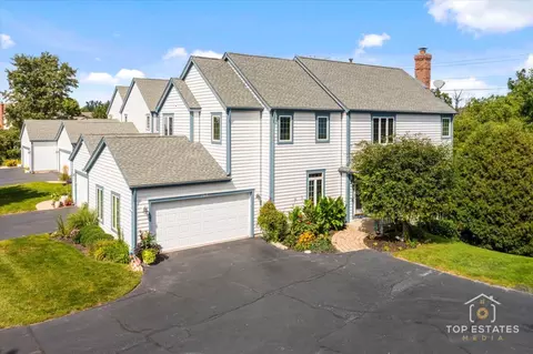 1315 Queen Ann Ln, Gurnee, IL 60031