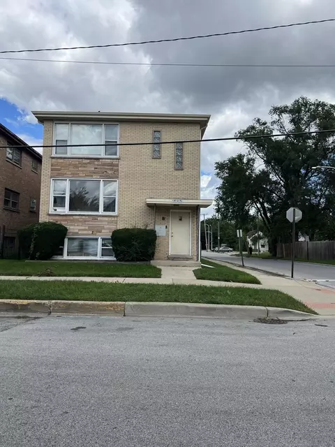 1 W 137th Pl, Riverdale, IL 60827