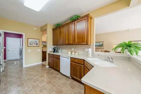 2451 Rolling Ridge Ln, Elgin, IL 60124 photo 14