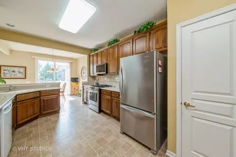 2451 Rolling Ridge Ln, Elgin, IL 60124 photo 15