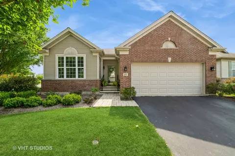 2451 Rolling Ridge Ln, Elgin, IL 60124
