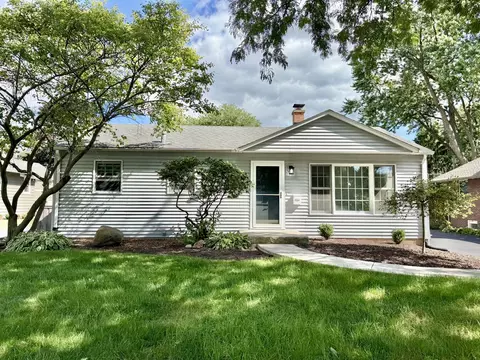 129 Pomeroy Ave, Crystal Lake, IL 60014