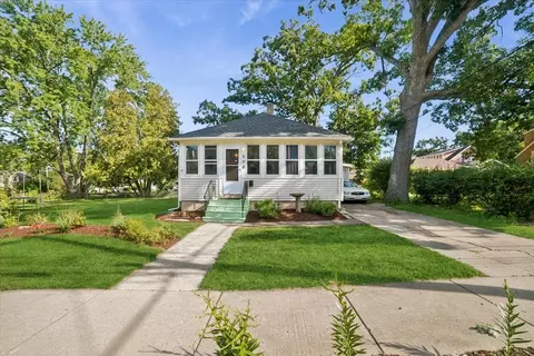 508 River Bluff Rd, Elgin, IL 60120