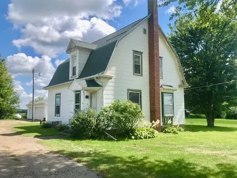20388 Hickory Hills Rd, Sterling, IL 61081