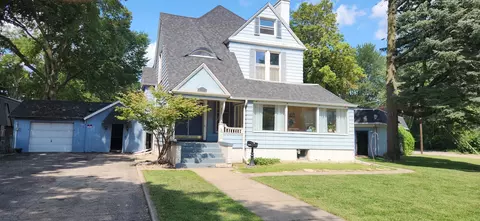 902 W 3rd St, Sterling, IL 61081