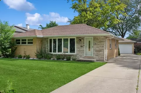 1035 N Dee Rd, Park Ridge, IL 60068