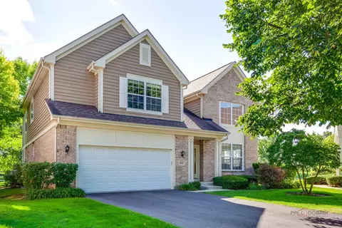 2037 Inverness Dr, Vernon Hills, IL 60061
