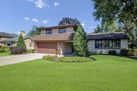 Exterior - 560 N Forest Dr, Addison, IL 60101 photo 2 of 19