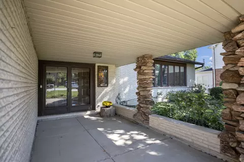 Exterior - 560 N Forest Dr, Addison, IL 60101 photo 7 of 19