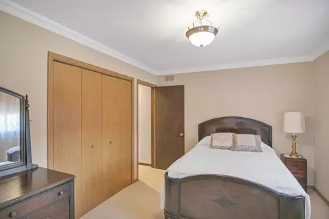 Bedroom - 560 N Forest Dr, Addison, IL 60101 photo 4 of 8