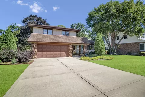 Exterior - 560 N Forest Dr, Addison, IL 60101 photo 4 of 19