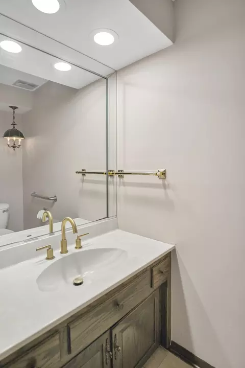 Bath - 560 N Forest Dr, Addison, IL 60101 photo 1 of 4