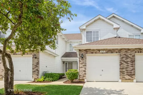 226 Sierra Pass Dr, Schaumburg, IL 60194
