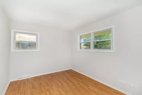 472 Lance Dr, Des Plaines, IL 60016 photo 13