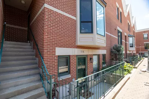711 S Ashland Ave #K, Chicago, IL 60607