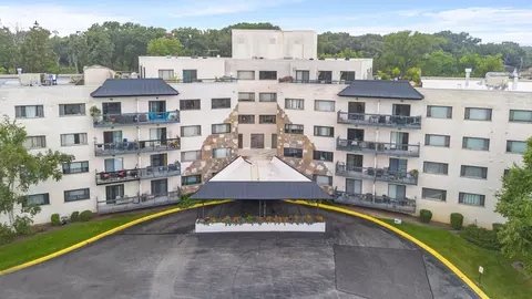 6700 S Brainard Ave #428, Countryside, IL 60525