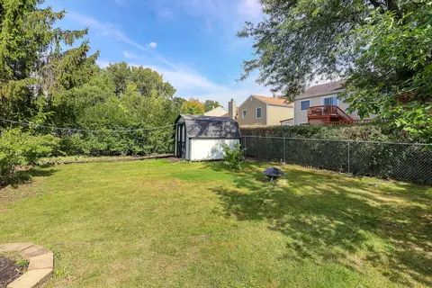 Exterior - 957 Grant St, Bartlett, IL 60103 photo 5 of 6