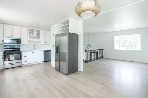 Living - 957 Grant St, Bartlett, IL 60103 photo 3 of 5
