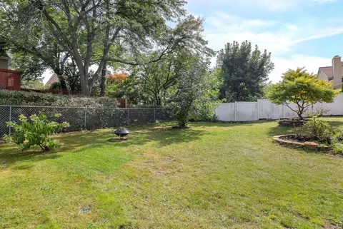 Exterior - 957 Grant St, Bartlett, IL 60103 photo 4 of 6