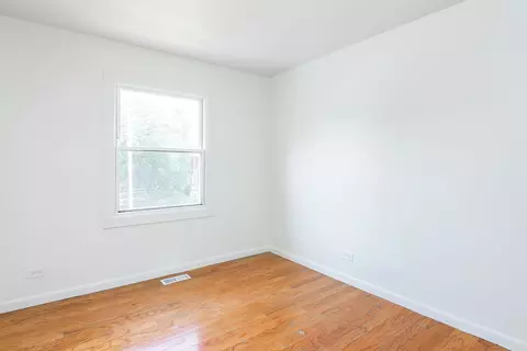 Bedroom - 957 Grant St, Bartlett, IL 60103 photo 3 of 4