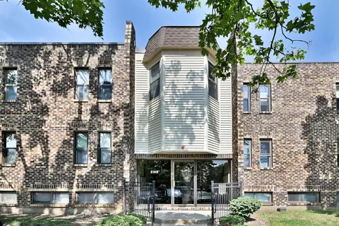 2149 Country Club Dr #13, Woodridge, IL 60517