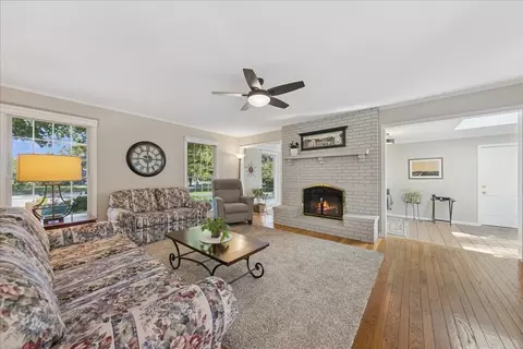 415 Hamilton Dr, Wheaton, IL 60189 photo 9