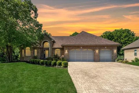 453 Poplar Dr, Yorkville, IL 60560