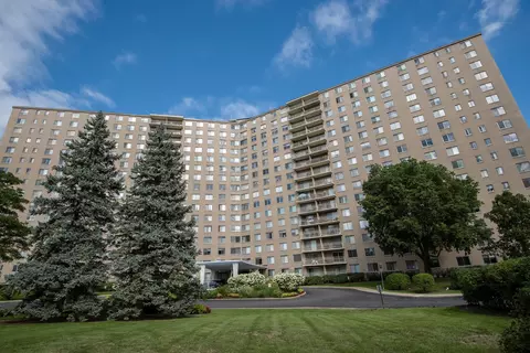 7061 N Kedzie Ave #706, Chicago, IL 60645