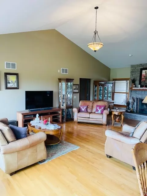Living - 1976 E 24th Rd, Ransom, IL 60470 photo 3 of 4