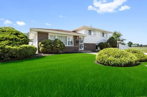 4101 Park Ln, Country Club Hills, IL 60478