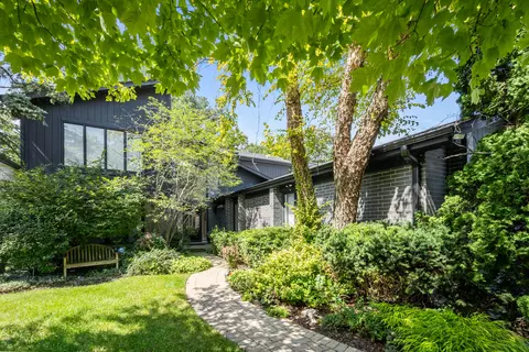 2710 Priscilla Ave, Highland Park, IL 60035