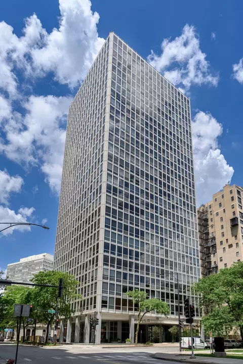 2400 N Lakeview Ave #2803, Chicago, IL 60614
