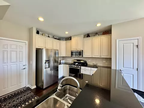 12903 Cypress Ln, Plainfield, IL 60585 photo 9