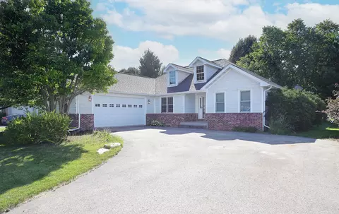 413 Maple Ln, Williams Bay, WI 53191