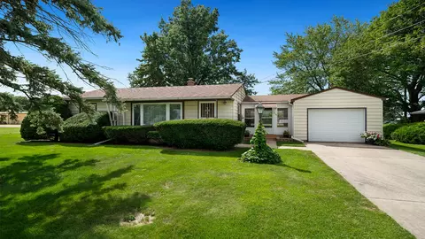 14 Orchard Ln, Mount Morris, IL 61054