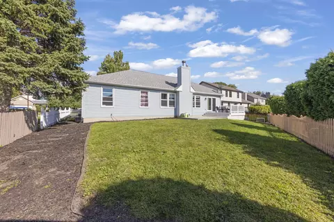 Exterior - 1801 Chestnut Hill Rd, Plainfield, IL 60586 photo 4 of 6