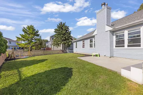 Exterior - 1801 Chestnut Hill Rd, Plainfield, IL 60586 photo 3 of 6