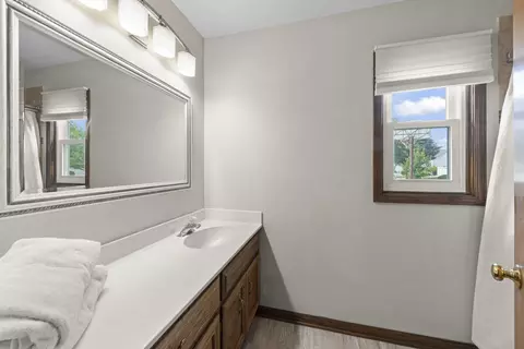 Bath - 1801 Chestnut Hill Rd, Plainfield, IL 60586 photo 1 of 2