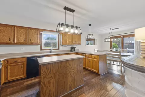 Kitchen - 1801 Chestnut Hill Rd, Plainfield, IL 60586 photo 2 of 3