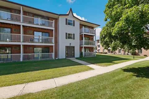 291 Gregory St #18, Aurora, IL 60504