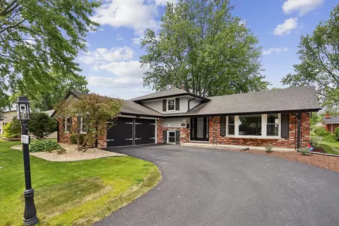 232 S Walnut St, Glenwood, IL 60425