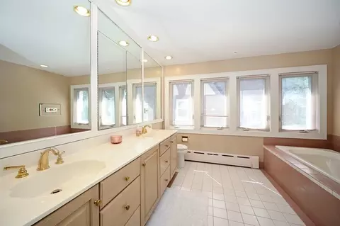 Bath - 727 Clinton Pl, River Forest, IL 60305 photo 2 of 2